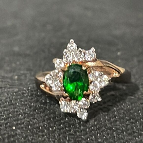 Beautiful ring  - Picture 2 of 7